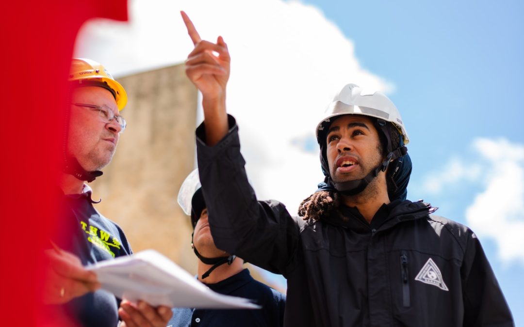 Understanding the Difference Between a Site Engineer and a Field Engineer